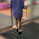 【素人・人妻】【自撮りオナニー】自分の服を買うお金が無く、娘の服をきてきた痛いBBAに自撮りオナニーを撮らせた後、捨てて帰りました。/Hey動画