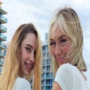 無修正、ビーチバニーのブロンド美女クロエ・カプリ＆クロエ・テンプルが、寝取られプレイ中のパトロン男性の前で3P