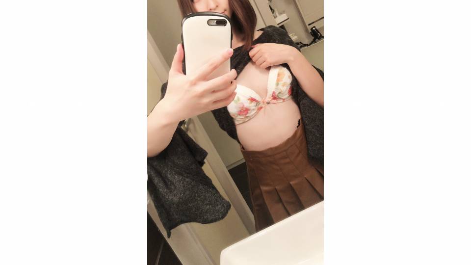 ※本編顔出し【つるつるパイパン】【結婚歴2年】生活費を工面するため夫以外のチンポを初挿入w欲求不満すぎる人妻とパコパコ→びしょ濡れマンコに勝手に生ハメ中出し!